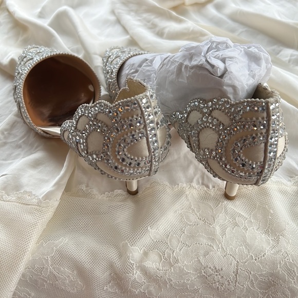 Badgley Mischka Ginny Pointed Toe Kitten heel - Picture 8 of 16